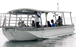 Captain Cook Glass Bottom Boat